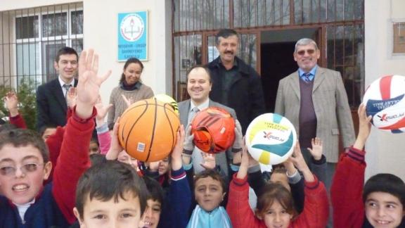 Köy Okullarımız Spor Malzemelerine Kavuştu