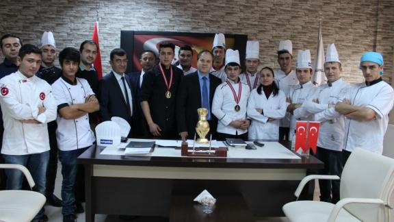 Özdemir Baykal Turizm Eğitim Merkezi Öğrencileri Başarılarını Müdürümüzle Paylaştı