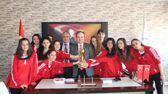 Hacı Ahmet Toksöz Ortaokulu Futsal Turnuvasında İl Birincisi Oldu