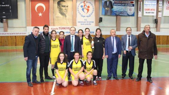 Ortahisar Fatih Ortaokulu Yıldız Kız Futsal Takımı İl 2.si Oldu