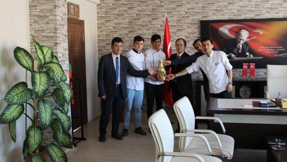 Özdemir Baykal Turizm Eğitim Merkezi Öğrencileri Başarılarını Müdürümüzle Paylaştı