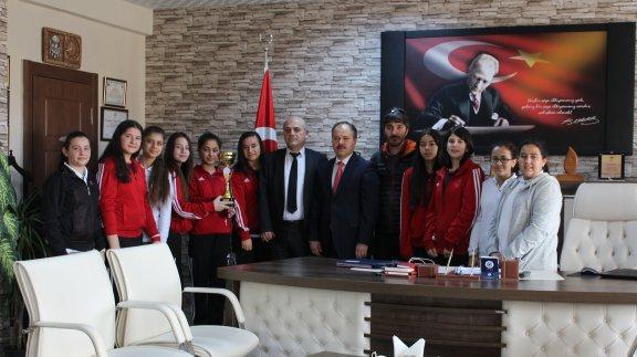 Hacı Ahmet Toksöz Ortaokulu Yıldız Kız Futsal Takımı Müdürlüğümüzü Ziyaret Etti
