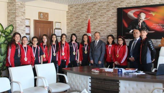 Hacı Ahmet Toksöz Kız Futsal Takımı Yarı Finale Kaldı