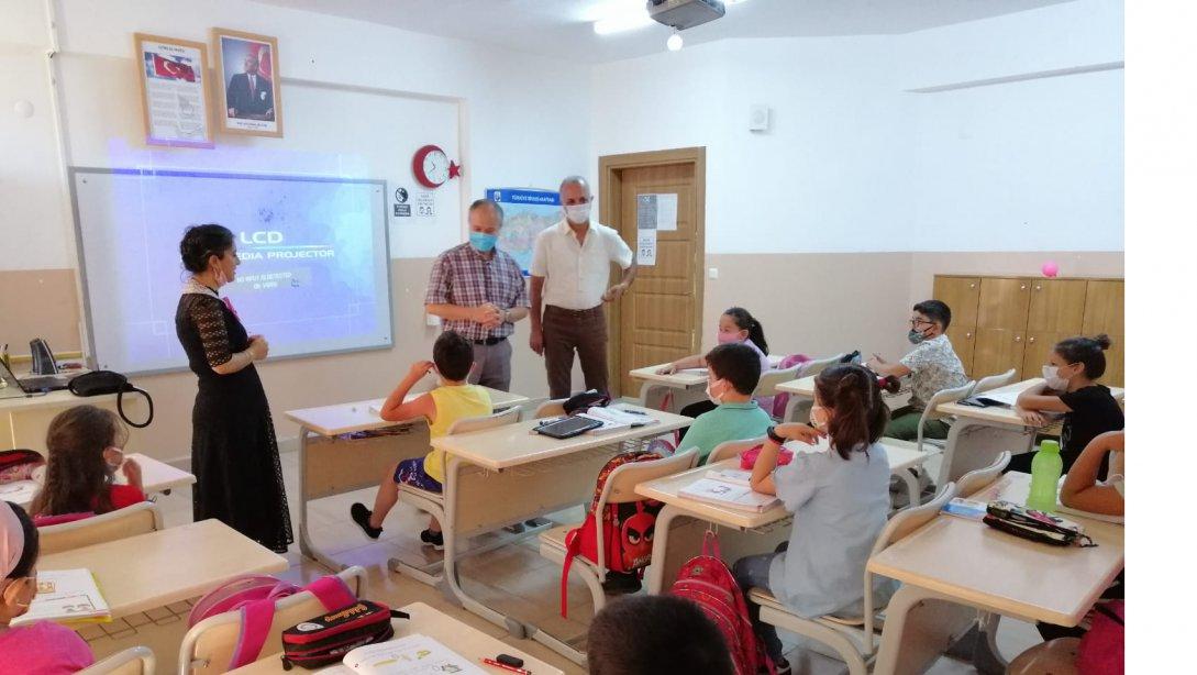 İlçe Milli Eğitim Müdürümüz Sayın Savaş ÖZDEMİR Ayhan Ertürk İlkokulunu Ziyaret Etti.