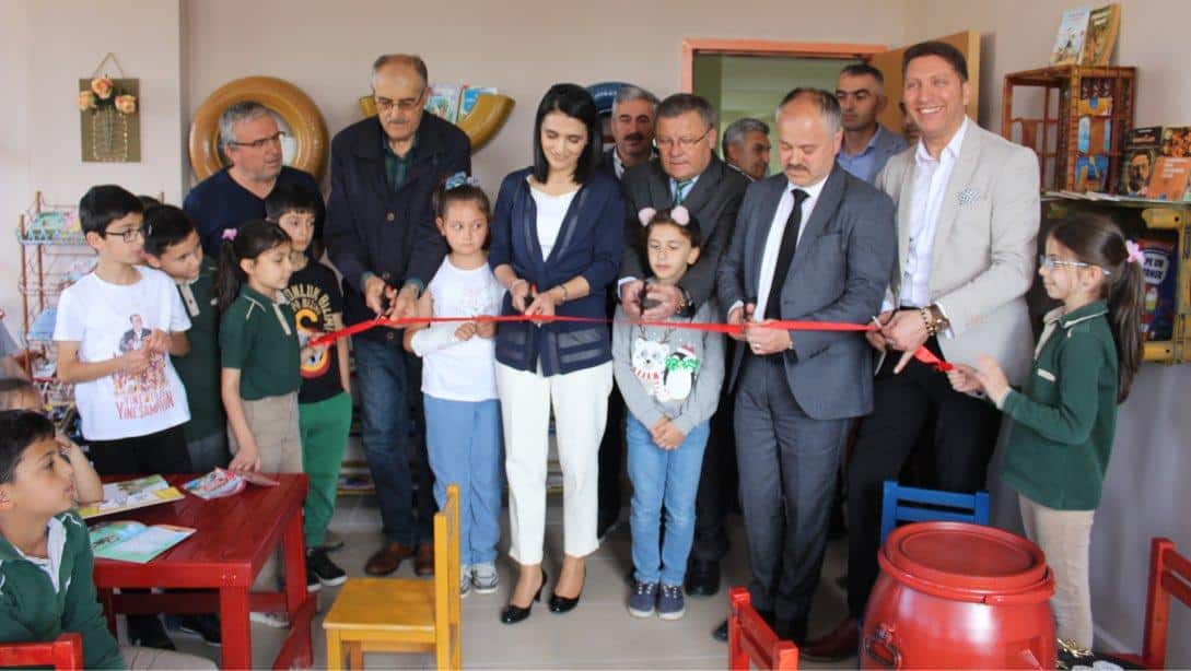 Hanife Memiş Aksoy İlkokulu'nun Geri Dönüşüm Kütüphanesi Açılışı